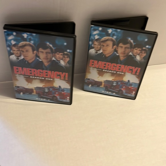 Emergency: Seasons One Disc 1 and 2 - Picture 1 of 7